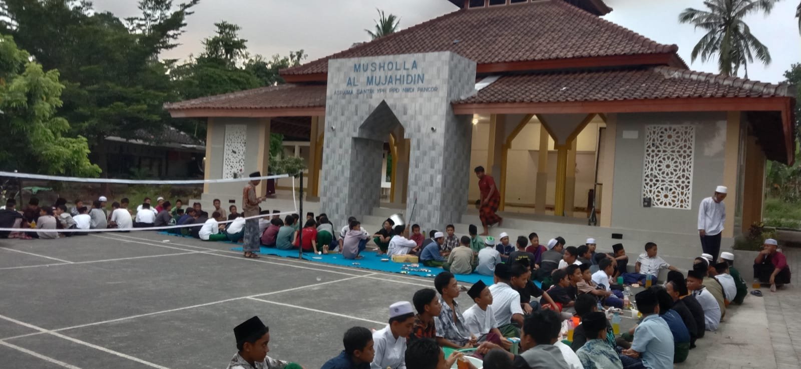 Indahnya Kebersamaan Menjelang Berbuka Puasa di Asrama MTs Muallimin