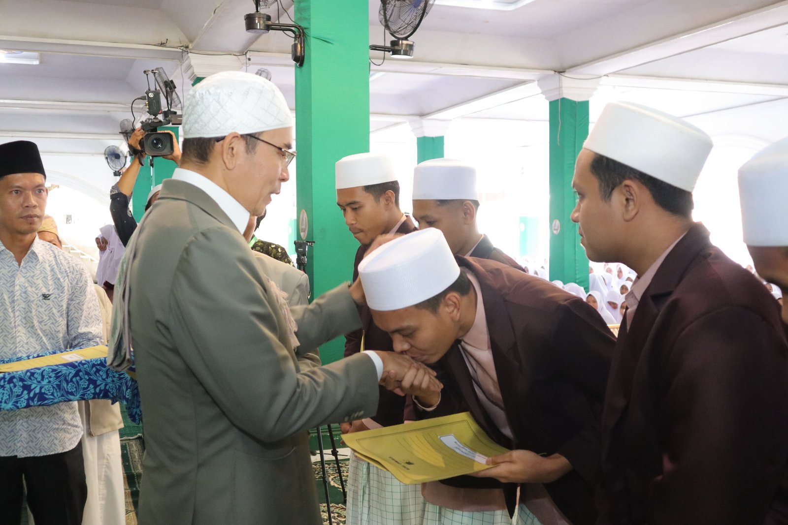 Ma’had ‘Ali: Kado Istimewa Zikrol ke 60