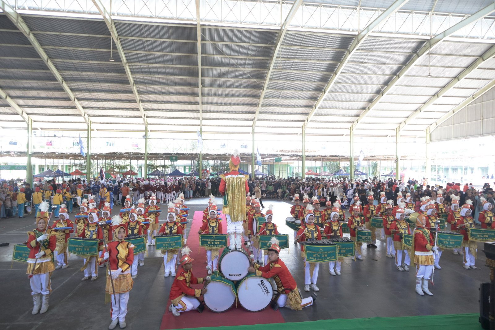 Pembukaan Pra Hultah Akbar NWDI ke-90, Parade Drum Band Hiasi GOR Pancor dengan Kemegahan